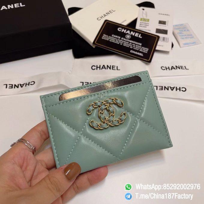 187 Factory Bags Chanel 19 Card Holder Aqua Green Shiny Lambskin Gold Tone Metal 01