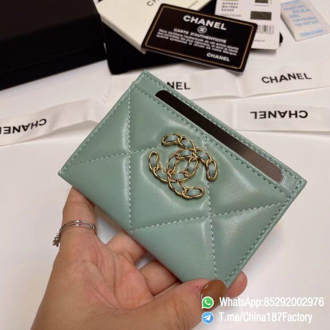 187 Factory Bags Chanel 19 Card Holder Aqua Green Shiny Lambskin Gold Tone Metal 02