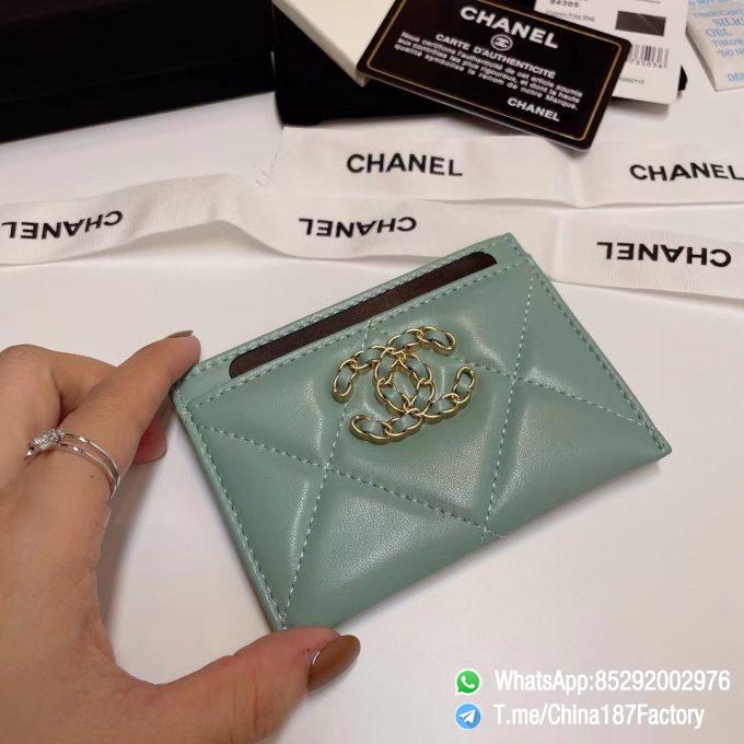 187 Factory Bags Chanel 19 Card Holder Aqua Green Shiny Lambskin Gold Tone Metal 04