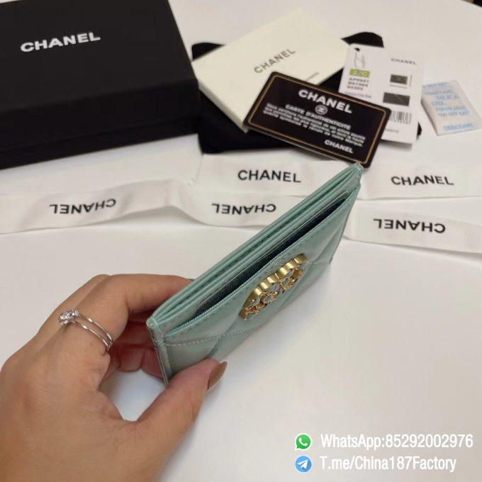 187 Factory Bags Chanel 19 Card Holder Aqua Green Shiny Lambskin Gold Tone Metal 05