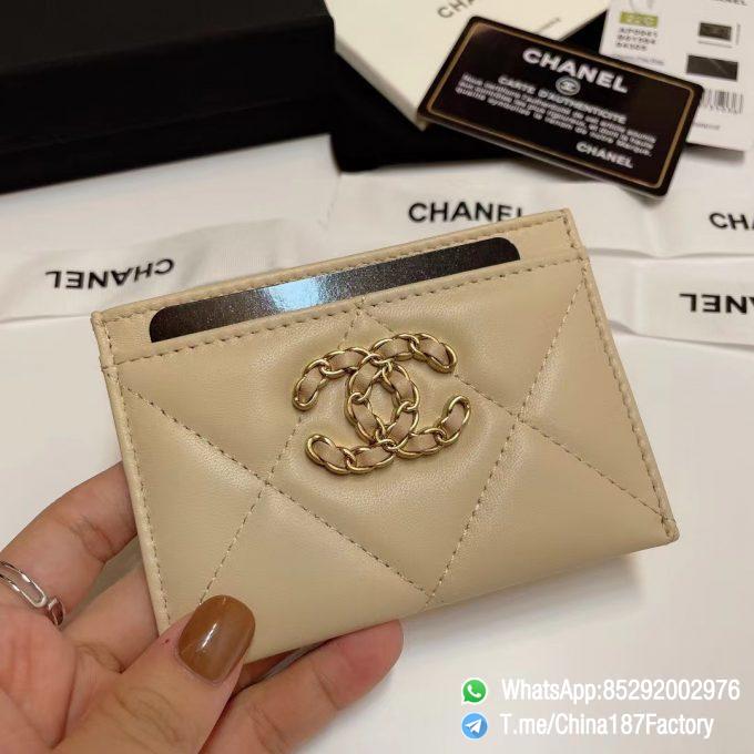 187 Factory Bags Chanel 19 Card Holder Beige Shiny Lambskin Gold Tone Metal 01