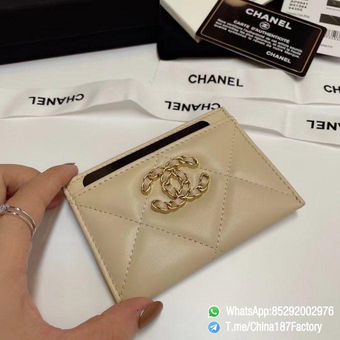 187 Factory Bags Chanel 19 Card Holder Beige Shiny Lambskin Gold Tone Metal 04