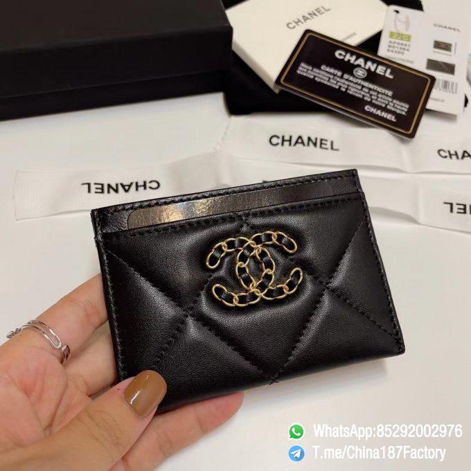 187 Factory Bags Chanel 19 Card Holder Black Shiny Lambskin Gold Tone Metal 01