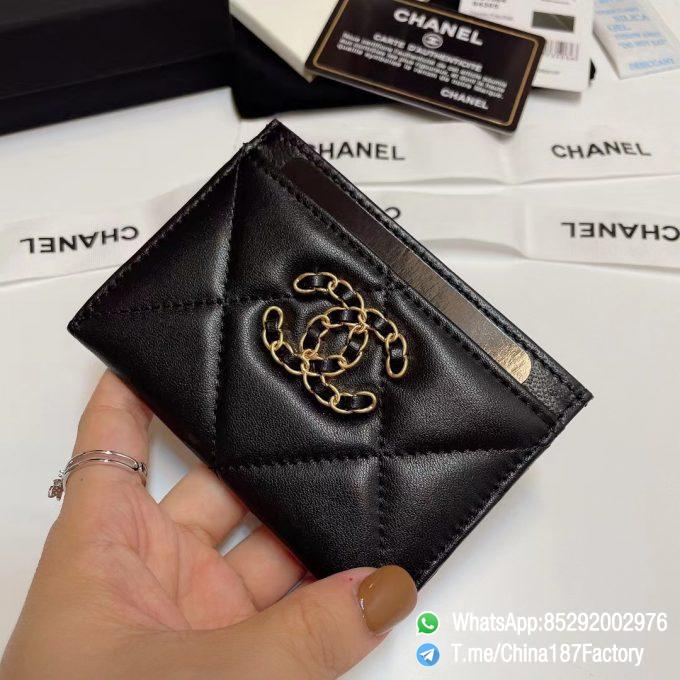 187 Factory Bags Chanel 19 Card Holder Black Shiny Lambskin Gold Tone Metal 02