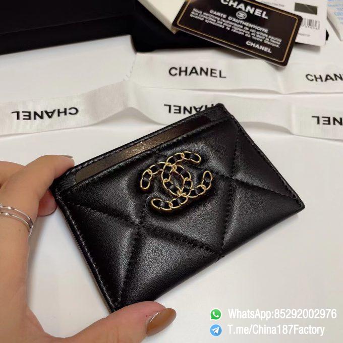 187 Factory Bags Chanel 19 Card Holder Black Shiny Lambskin Gold Tone Metal 04