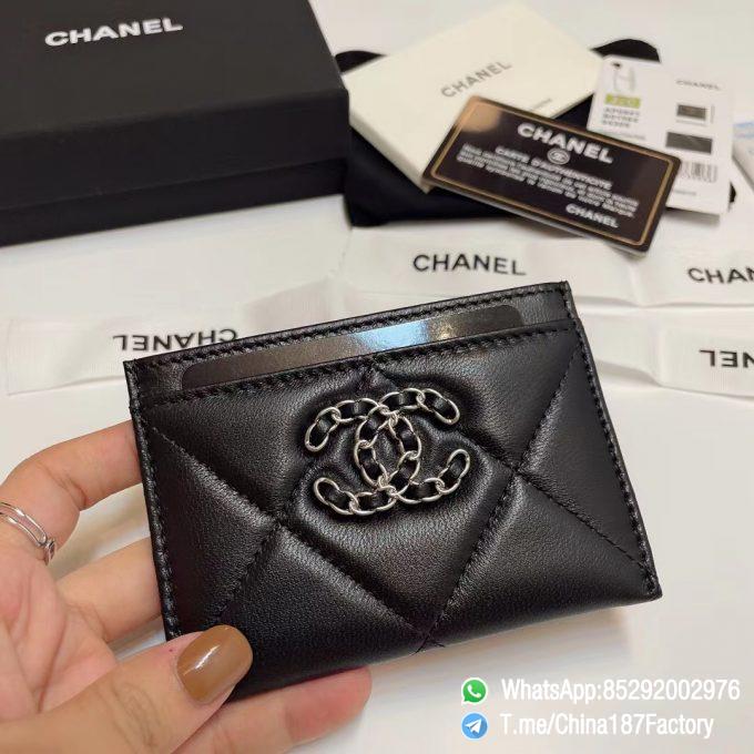 187 Factory Bags Chanel 19 Card Holder Black Shiny Lambskin Silver Tone Metal 01