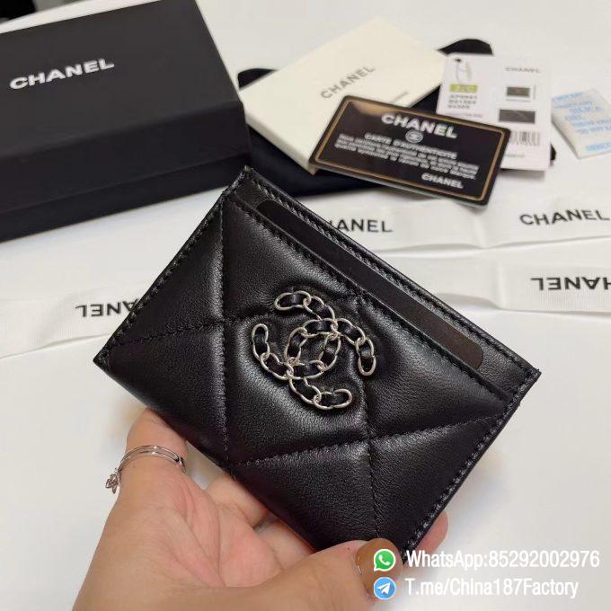 187 Factory Bags Chanel 19 Card Holder Black Shiny Lambskin Silver Tone Metal 02