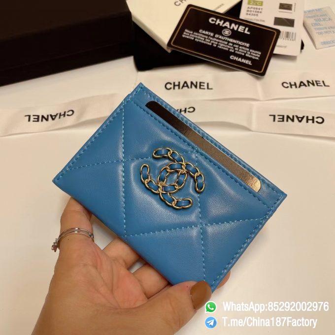 187 Factory Bags Chanel 19 Card Holder Blue Shiny Lambskin Gold Tone Metal 02