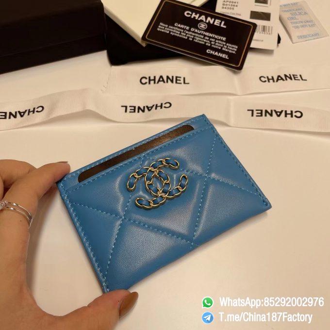 187 Factory Bags Chanel 19 Card Holder Blue Shiny Lambskin Gold Tone Metal 04