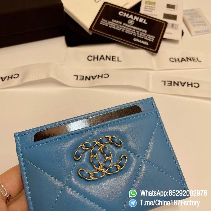 187 Factory Bags Chanel 19 Card Holder Blue Shiny Lambskin Gold Tone Metal 05