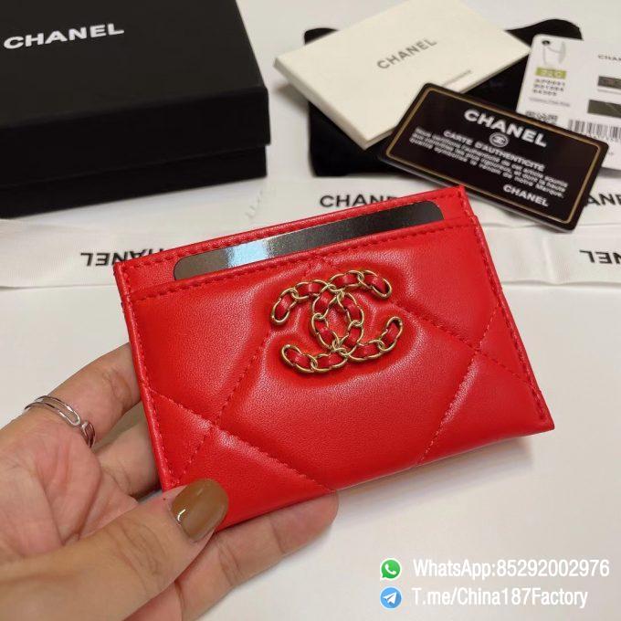 187 Factory Bags Chanel 19 Card Holder Bright Red Shiny Lambskin Gold Tone Metal 01