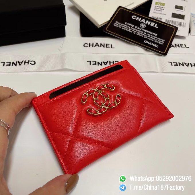 187 Factory Bags Chanel 19 Card Holder Bright Red Shiny Lambskin Gold Tone Metal 04