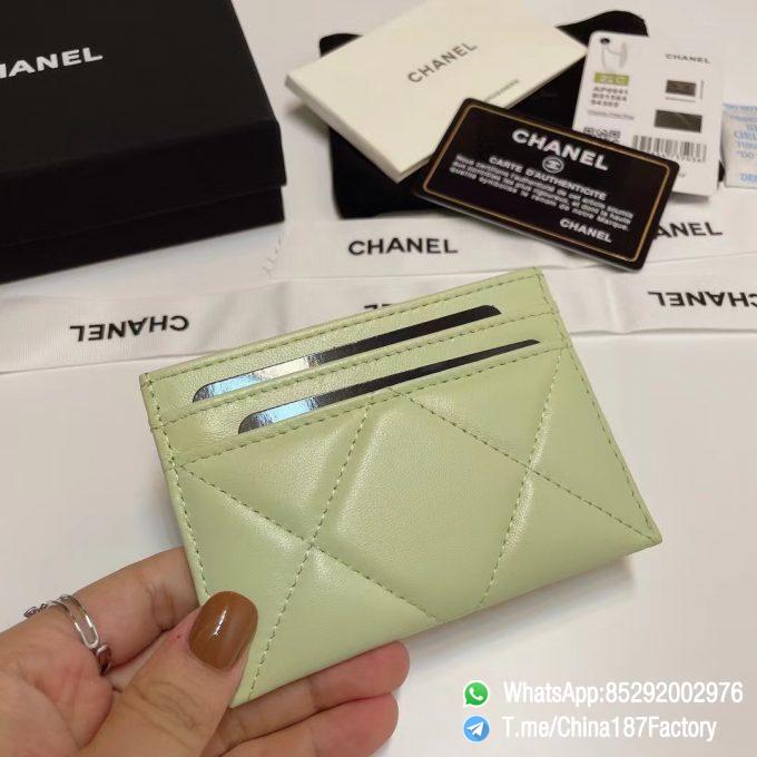 187 Factory Bags Chanel 19 Card Holder Cute Green Shiny Lambskin Gold Tone Metal 03