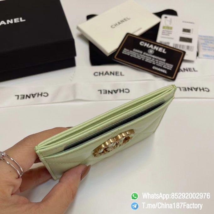 187 Factory Bags Chanel 19 Card Holder Cute Green Shiny Lambskin Gold Tone Metal 05