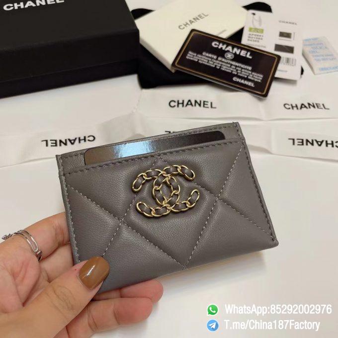 187 Factory Bags Chanel 19 Card Holder Grey Shiny Lambskin Gold Tone Metal 01