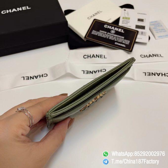 187 Factory Bags Chanel 19 Card Holder Meadow Green Shiny Lambskin Gold Tone Metal 05