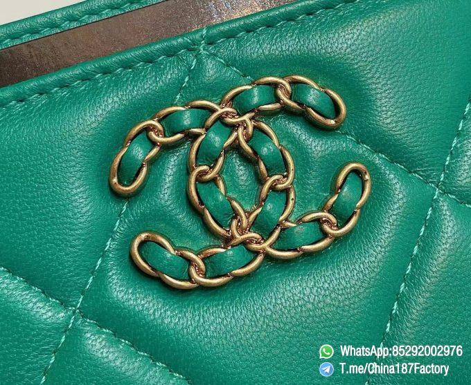 187 Factory Bags Chanel 19 Card Holder Mint Green Shiny Lambskin Gold Tone Metal 09