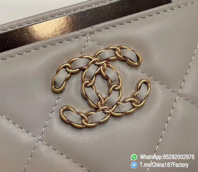 187 Factory Bags Chanel 19 Card Holder Pearl Grey Shiny Lambskin Gold Tone Metal 09 1