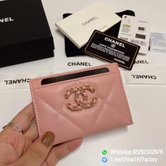 187 Factory Bags Chanel 19 Card Holder Pink Shiny Lambskin Gold Tone Metal 01