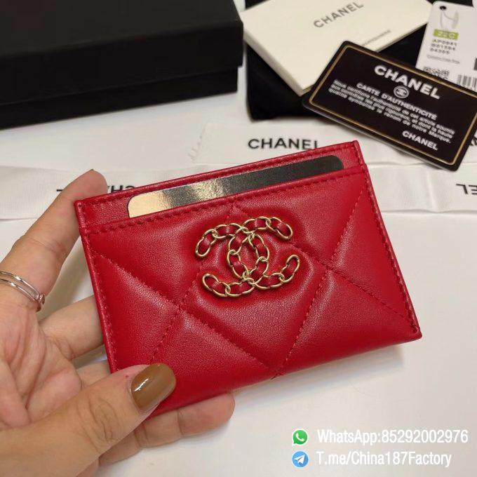 187 Factory Bags Chanel 19 Card Holder Red Shiny Lambskin Gold Tone Metal 01