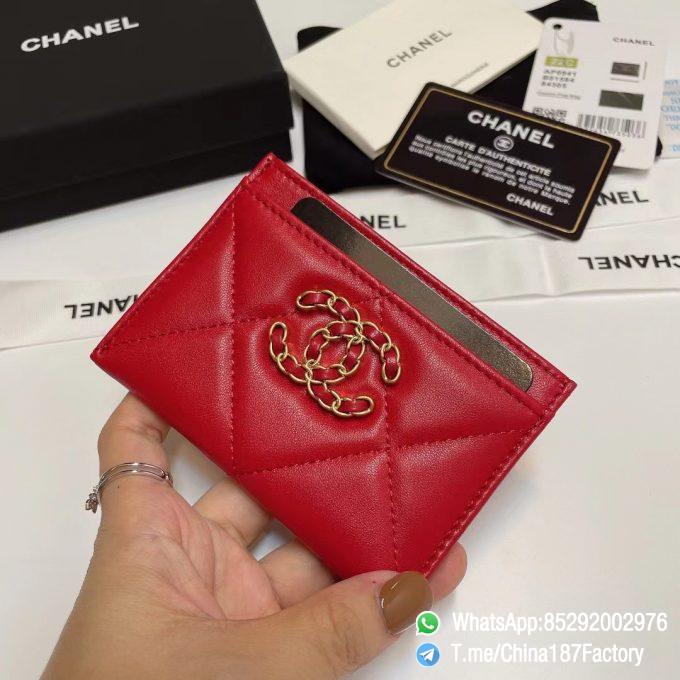 187 Factory Bags Chanel 19 Card Holder Red Shiny Lambskin Gold Tone Metal 02