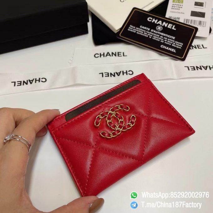 187 Factory Bags Chanel 19 Card Holder Red Shiny Lambskin Gold Tone Metal 04