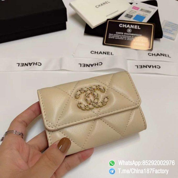 187 Factory Bags Chanel 19 Flap Card Holder Beige Shiny Lambskin Gold Tone Metal 01