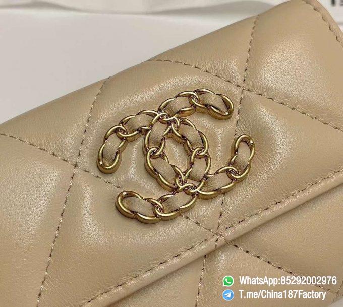 187 Factory Bags Chanel 19 Flap Card Holder Beige Shiny Lambskin Gold Tone Metal 09