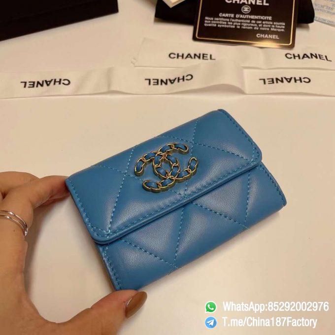 187 Factory Bags Chanel 19 Flap Card Holder Blue Shiny Lambskin Gold Tone Metal 04