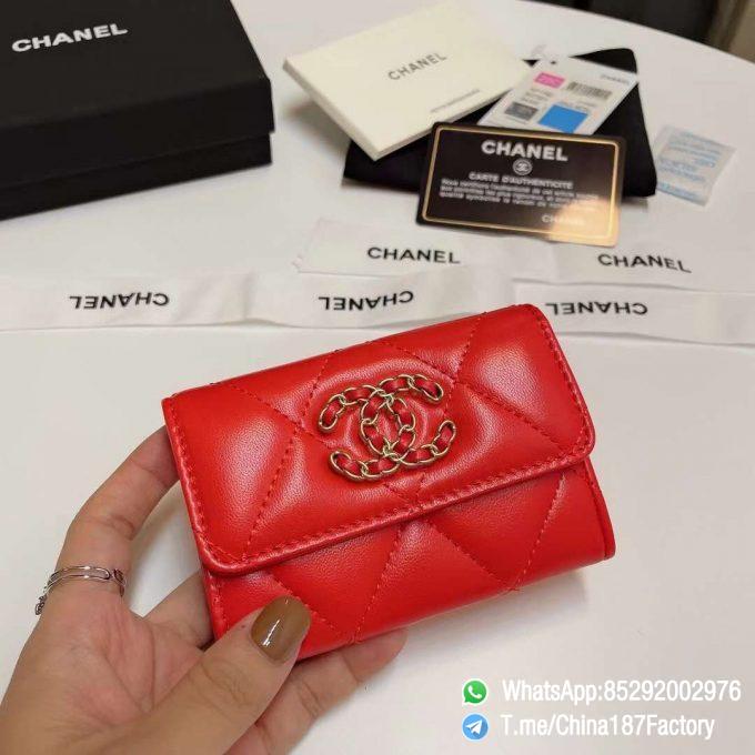 187 Factory Bags Chanel 19 Flap Card Holder Bright Red Shiny Lambskin Gold Tone Metal 01