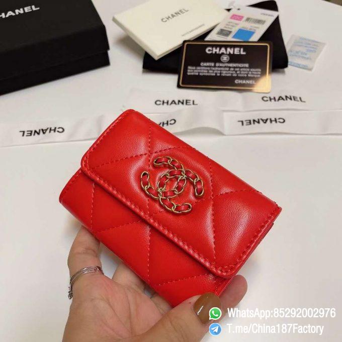 187 Factory Bags Chanel 19 Flap Card Holder Bright Red Shiny Lambskin Gold Tone Metal 02