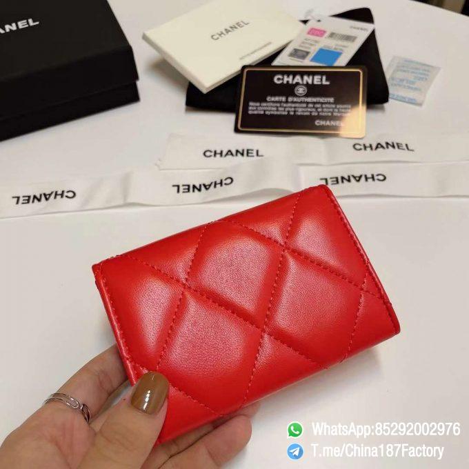 187 Factory Bags Chanel 19 Flap Card Holder Bright Red Shiny Lambskin Gold Tone Metal 03