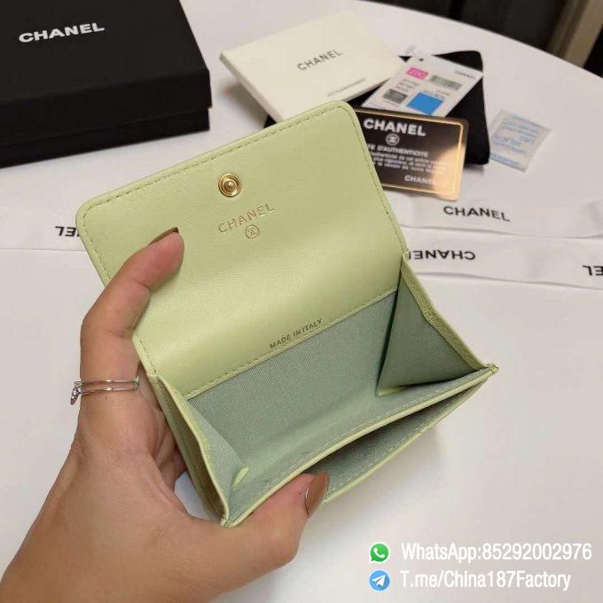 187 Factory Bags Chanel 19 Flap Card Holder Cute Green Shiny Lambskin Gold Tone Metal 07