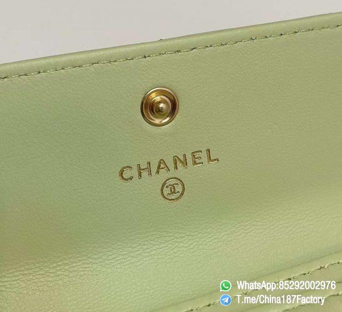 187 Factory Bags Chanel 19 Flap Card Holder Cute Green Shiny Lambskin Gold Tone Metal 08