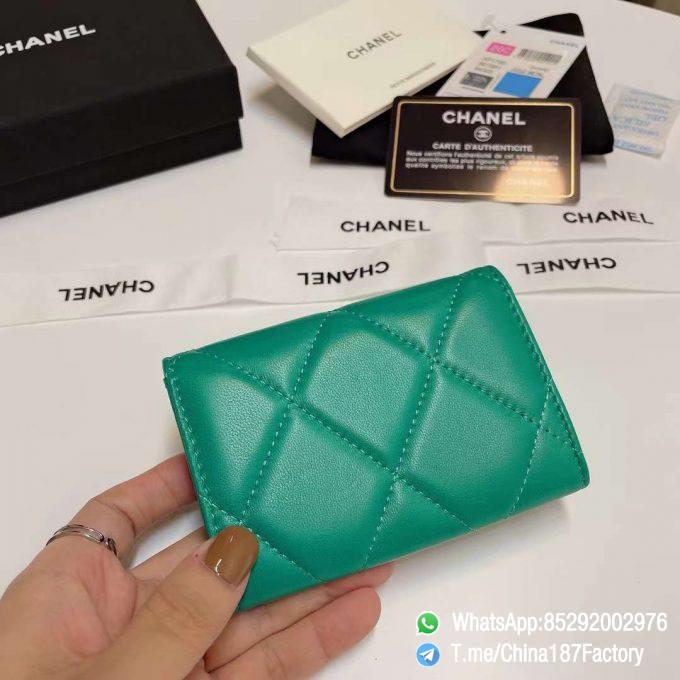 187 Factory Bags Chanel 19 Flap Card Holder Mint Green Shiny Lambskin Gold Tone Metal 03