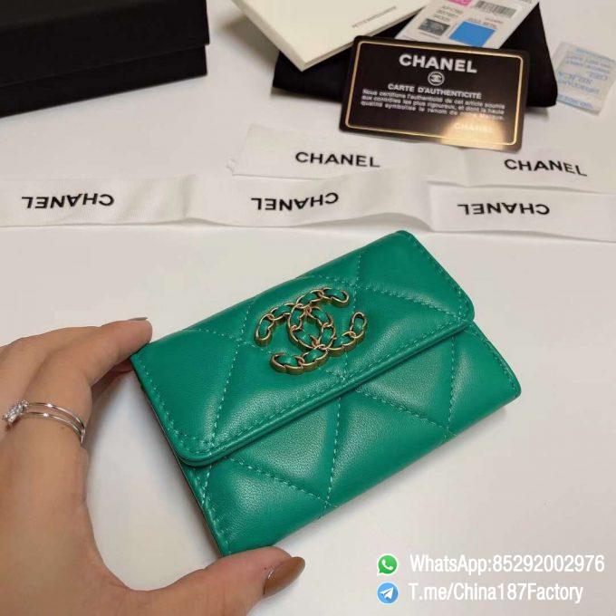 187 Factory Bags Chanel 19 Flap Card Holder Mint Green Shiny Lambskin Gold Tone Metal 04