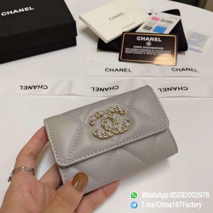 187 Factory Bags Chanel 19 Flap Card Holder Pearl Grey Shiny Lambskin Gold Tone Metal 01