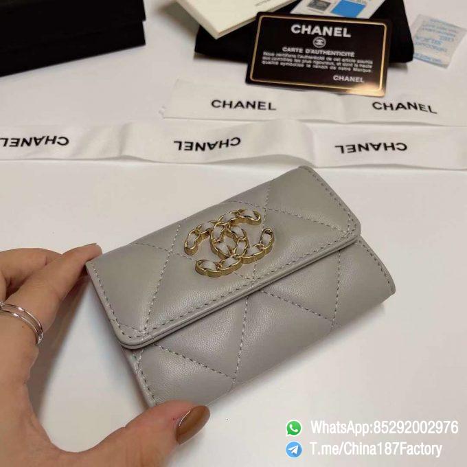 187 Factory Bags Chanel 19 Flap Card Holder Pearl Grey Shiny Lambskin Gold Tone Metal 04