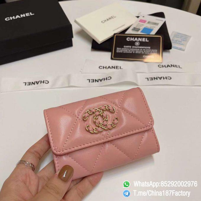 187 Factory Bags Chanel 19 Flap Card Holder Pink Shiny Lambskin Gold Tone Metal 01