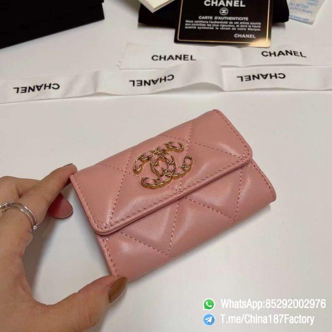 187 Factory Bags Chanel 19 Flap Card Holder Pink Shiny Lambskin Gold Tone Metal 04