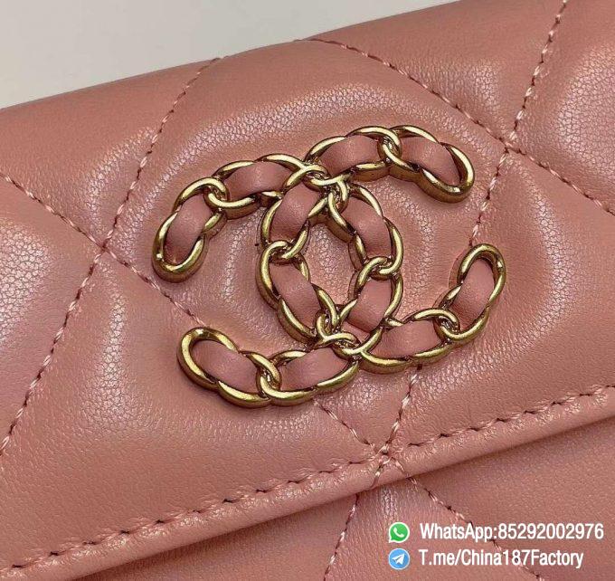 187 Factory Bags Chanel 19 Flap Card Holder Pink Shiny Lambskin Gold Tone Metal 08