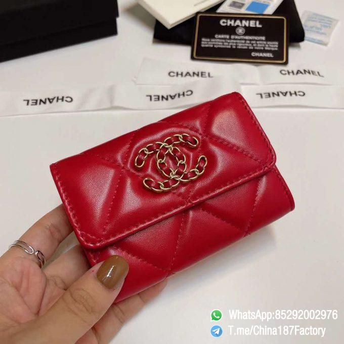 187 Factory Bags Chanel 19 Flap Card Holder Red Shiny Lambskin Gold Tone Metal 01