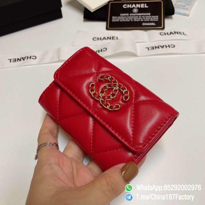 187 Factory Bags Chanel 19 Flap Card Holder Red Shiny Lambskin Gold Tone Metal 02