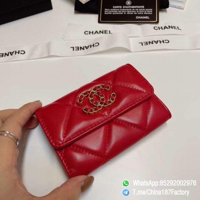 187 Factory Bags Chanel 19 Flap Card Holder Red Shiny Lambskin Gold Tone Metal 04