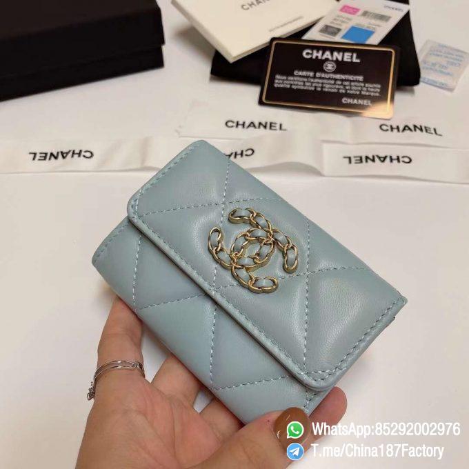 187 Factory Bags Chanel 19 Flap Card Holder Sky Blue Shiny Lambskin Gold Tone Metal 02