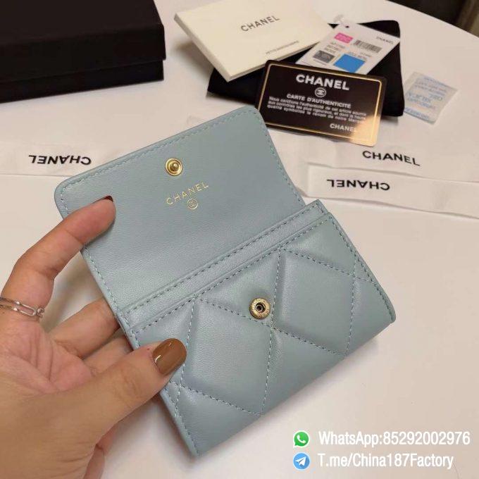 187 Factory Bags Chanel 19 Flap Card Holder Sky Blue Shiny Lambskin Gold Tone Metal 06