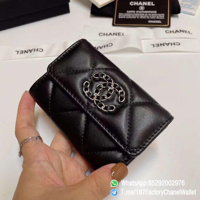 187 Factory Chanel 19 Flap Card Holder Black Shiny Lambskin Silver Tone Ruthenium Finish Metal 02