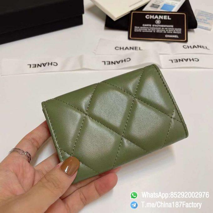 187 Factory Chanel 19 Flap Card Holder Meadow Green Shiny Lambskin Gold Tone 03