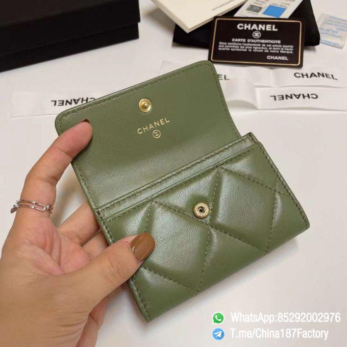 187 Factory Chanel 19 Flap Card Holder Meadow Green Shiny Lambskin Gold Tone 06