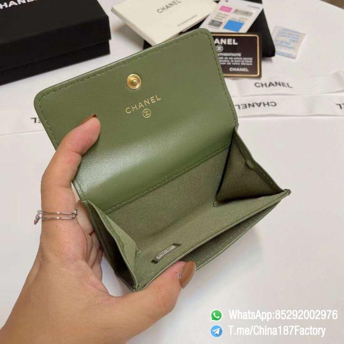 187 Factory Chanel 19 Flap Card Holder Meadow Green Shiny Lambskin Gold Tone 07